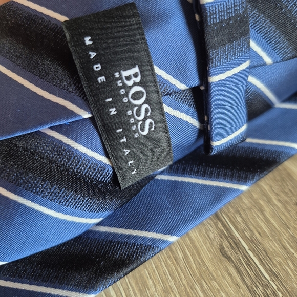 Hugo Boss Blue and Black Striped Tie - Picture 3 of 4